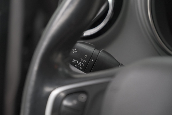 Renault Captur TCe 150 EDC Intens | Camera | Dodehoekdetectie | Navigatie | Easy Life Pack
