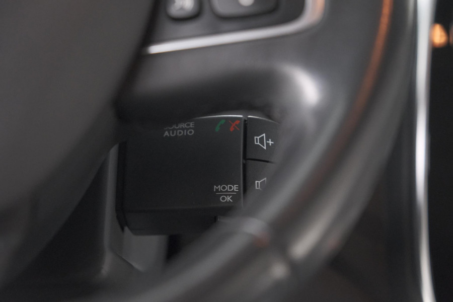 Renault Captur TCe 150 EDC Intens | Camera | Dodehoekdetectie | Navigatie | Easy Life Pack
