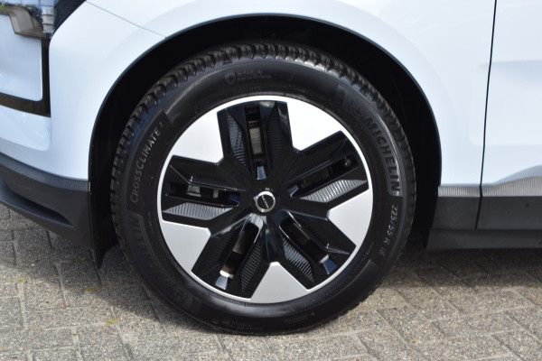 Volvo EX30 Extended Range 272PK Core 69 kWh | All season | Stoelverwarming | Stuurverwarming | ACC | BLIS |