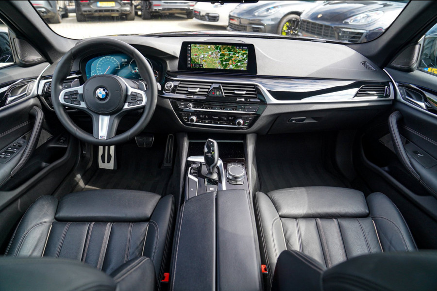 BMW 5 Serie Touring 520i High Executive | M-Pakket | Harman/Kardon | Panorama | Camera | Head up Display | LED | Trekhaak |
