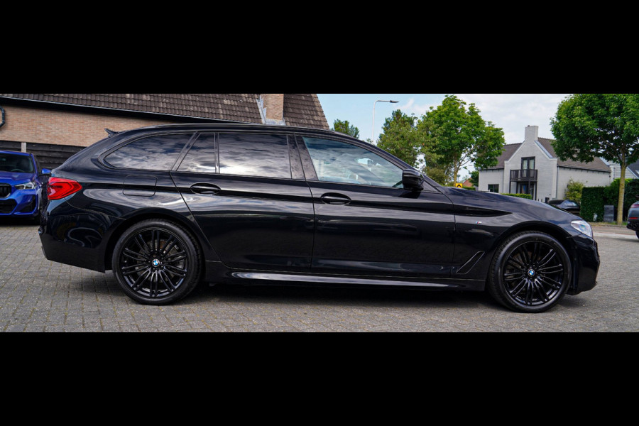 BMW 5 Serie Touring 520i High Executive | M-Pakket | Harman/Kardon | Panorama | Camera | Head up Display | LED | Trekhaak |