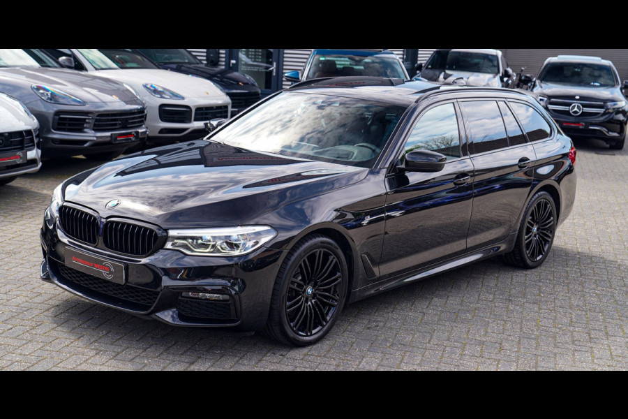 BMW 5 Serie Touring 520i High Executive | M-Pakket | Harman/Kardon | Panorama | Camera | Head up Display | LED | Trekhaak |