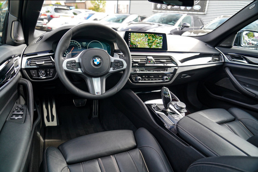 BMW 5 Serie Touring 520i High Executive | M-Pakket | Harman/Kardon | Panorama | Camera | Head up Display | LED | Trekhaak |