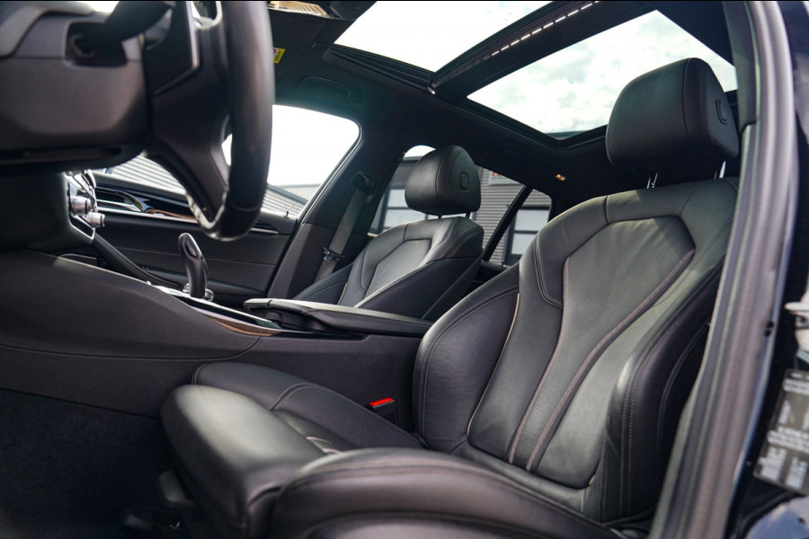 BMW 5 Serie Touring 520i High Executive | M-Pakket | Harman/Kardon | Panorama | Camera | Head up Display | LED | Trekhaak |