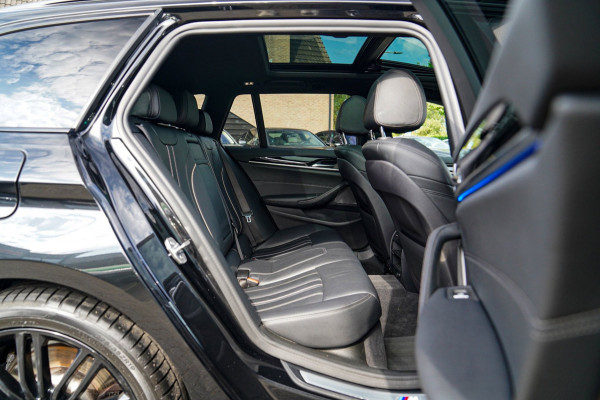 BMW 5 Serie Touring 520i High Executive | M-Pakket | Harman/Kardon | Panorama | Camera | Head up Display | LED | Trekhaak |