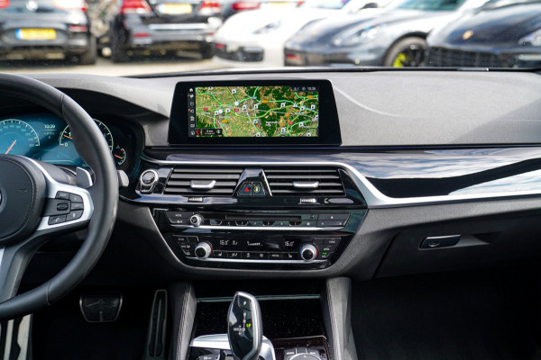 BMW 5 Serie Touring 520i High Executive | M-Pakket | Harman/Kardon | Panorama | Camera | Head up Display | LED | Trekhaak |