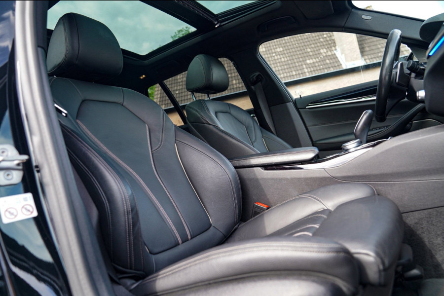 BMW 5 Serie Touring 520i High Executive | M-Pakket | Harman/Kardon | Panorama | Camera | Head up Display | LED | Trekhaak |