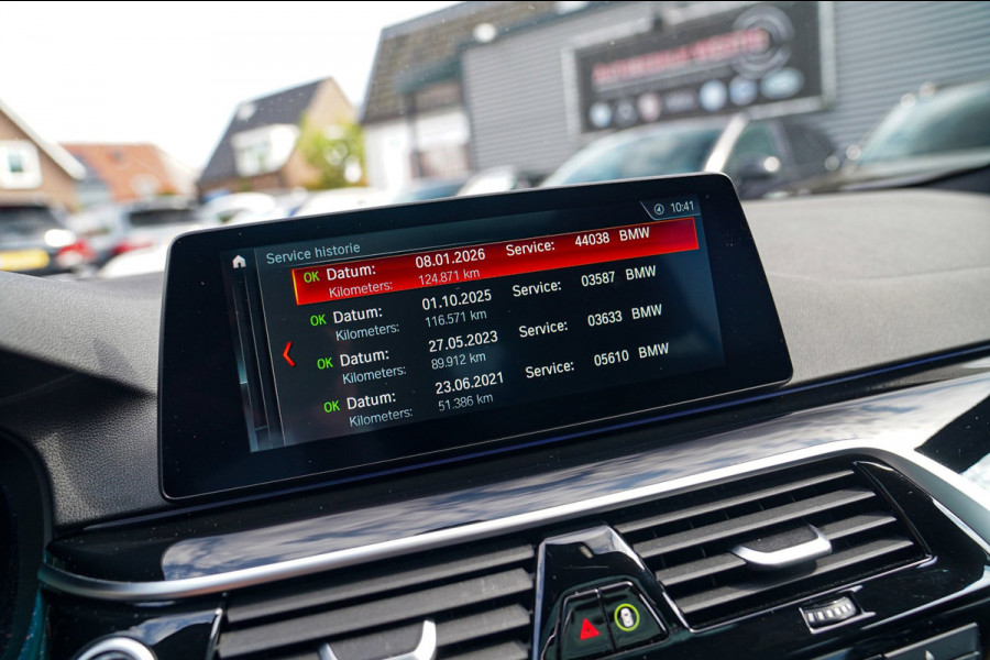 BMW 5 Serie Touring 520i High Executive | M-Pakket | Harman/Kardon | Panorama | Camera | Head up Display | LED | Trekhaak |