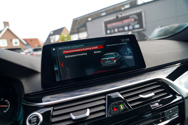 BMW 5 Serie Touring 520i High Executive | M-Pakket | Harman/Kardon | Panorama | Camera | Head up Display | LED | Trekhaak |