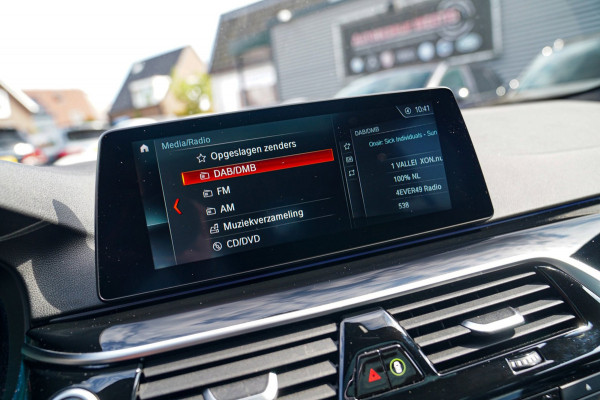 BMW 5 Serie Touring 520i High Executive | M-Pakket | Harman/Kardon | Panorama | Camera | Head up Display | LED | Trekhaak |