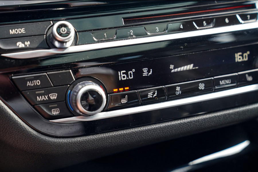 BMW 5 Serie Touring 520i High Executive | M-Pakket | Harman/Kardon | Panorama | Camera | Head up Display | LED | Trekhaak |