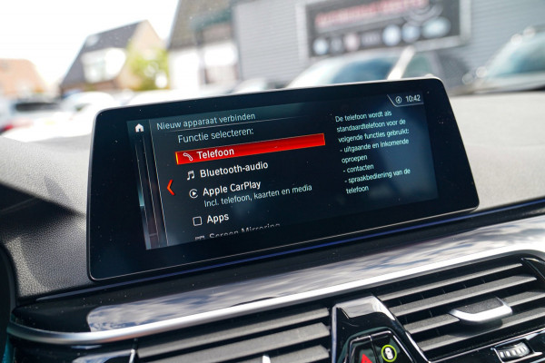 BMW 5 Serie Touring 520i High Executive | M-Pakket | Harman/Kardon | Panorama | Camera | Head up Display | LED | Trekhaak |