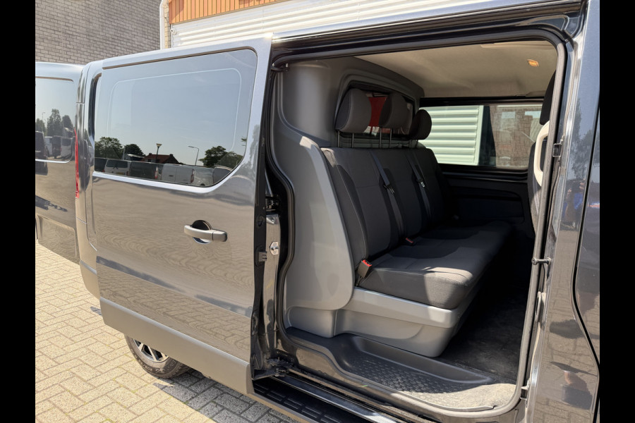 Renault Trafic 2.0 dCi 130pk T29 L2H1 DC 5 persoons Comfort / vaste prijs rijklaar € 19.950 ex btw / lease vanaf € 336 / donker grijs metallic / airco / cruise / trekhaak / euro 6 / bpm vrij !