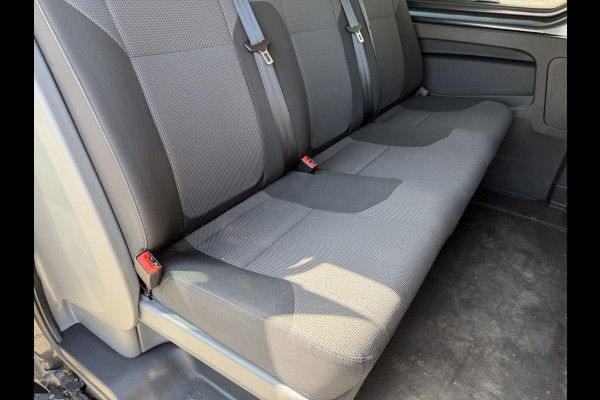 Renault Trafic 2.0 dCi 130pk T29 L2H1 DC 5 persoons Comfort / vaste prijs rijklaar € 19.950 ex btw / lease vanaf € 336 / donker grijs metallic / airco / cruise / trekhaak / euro 6 / bpm vrij !
