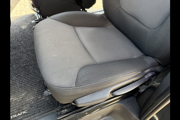 Renault Trafic 2.0 dCi 130pk T29 L2H1 DC 5 persoons Comfort / vaste prijs rijklaar € 19.950 ex btw / lease vanaf € 336 / donker grijs metallic / airco / cruise / trekhaak / euro 6 / bpm vrij !