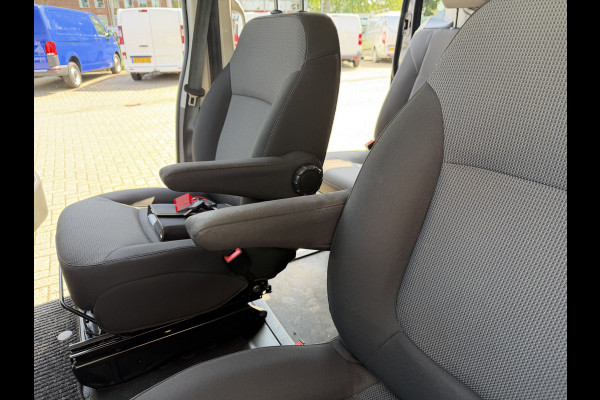 Renault Trafic 2.0 dCi 130pk T29 L2H1 DC 5 persoons Comfort / vaste prijs rijklaar € 19.950 ex btw / lease vanaf € 336 / donker grijs metallic / airco / cruise / trekhaak / euro 6 / bpm vrij !