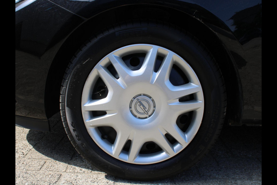 Opel Corsa 1.4 Favourite | CRUISE CONTROL | 12 MAANDEN BOVAG GARANTIE |