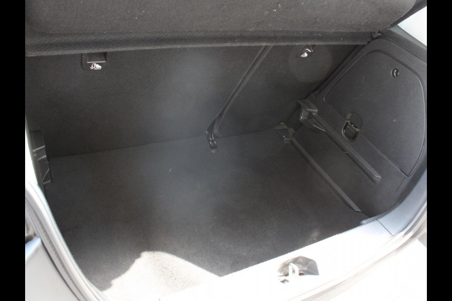 Opel Corsa 1.4 Favourite | CRUISE CONTROL | 12 MAANDEN BOVAG GARANTIE |