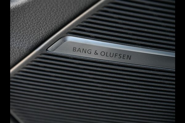 Audi Q8 60 TFSI e quattro Pro Line S Competition | Audi exclusive | 5 jaar garantie | Panoramadak | Massage stoelen | 4 Wiel besturing | Soft-close | Elektr. Trekhaak | Achterasbesturing | Oled achterlichten