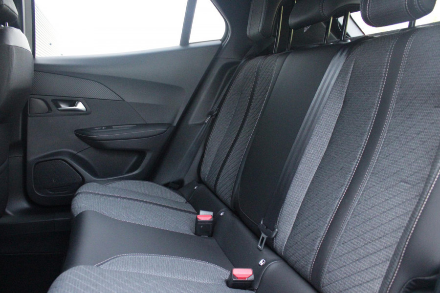 Peugeot 2008 1.2 Hybrid 145PK AUTOMAAT ALLURE | NAVIGATIE | KEYLESS ENTRY/START | DRAADLOZE TELEFOONLADER | DRAADLOZE APPLE CARPLAY/ANDROID AUTO | CAMERA VOOR + ACHTER | PARKEERSENSOREN VOOR + ACHTER | LICHTMETALEN VELGEN 17" | CLIMATE CONTROL | ADAPTIVE CRUISE CONTROL | DODEHOEK DETECTIE |