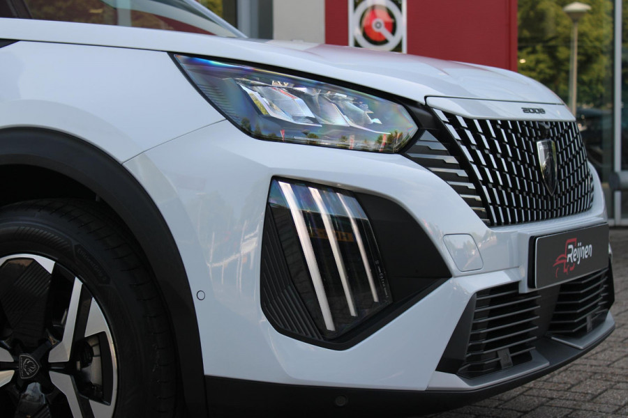 Peugeot 2008 1.2 Hybrid 145PK AUTOMAAT ALLURE | NAVIGATIE | KEYLESS ENTRY/START | DRAADLOZE TELEFOONLADER | DRAADLOZE APPLE CARPLAY/ANDROID AUTO | CAMERA VOOR + ACHTER | PARKEERSENSOREN VOOR + ACHTER | LICHTMETALEN VELGEN 17" | CLIMATE CONTROL | ADAPTIVE CRUISE CONTROL | DODEHOEK DETECTIE |