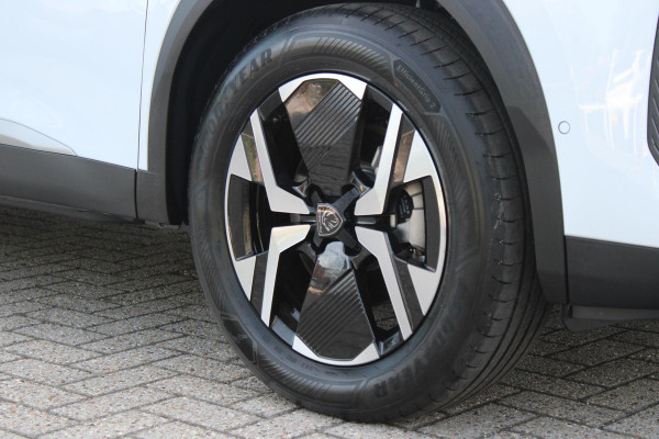 Peugeot 2008 1.2 Hybrid 145PK AUTOMAAT ALLURE | NAVIGATIE | KEYLESS ENTRY/START | DRAADLOZE TELEFOONLADER | DRAADLOZE APPLE CARPLAY/ANDROID AUTO | CAMERA VOOR + ACHTER | PARKEERSENSOREN VOOR + ACHTER | LICHTMETALEN VELGEN 17" | CLIMATE CONTROL | ADAPTIVE CRUISE CONTROL | DODEHOEK DETECTIE |