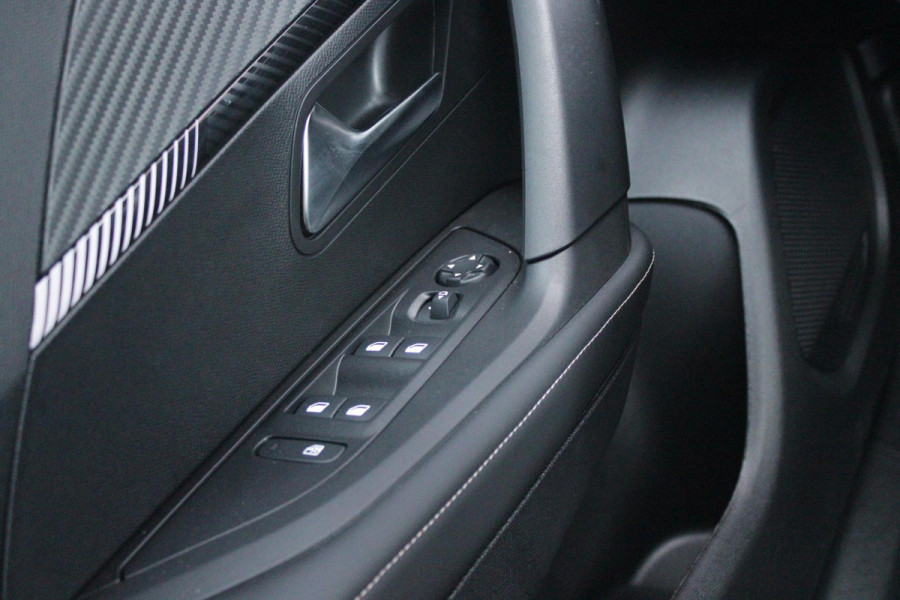 Peugeot 2008 1.2 Hybrid 145PK AUTOMAAT ALLURE | NAVIGATIE | KEYLESS ENTRY/START | DRAADLOZE TELEFOONLADER | DRAADLOZE APPLE CARPLAY/ANDROID AUTO | CAMERA VOOR + ACHTER | PARKEERSENSOREN VOOR + ACHTER | LICHTMETALEN VELGEN 17" | CLIMATE CONTROL | ADAPTIVE CRUISE CONTROL | DODEHOEK DETECTIE |