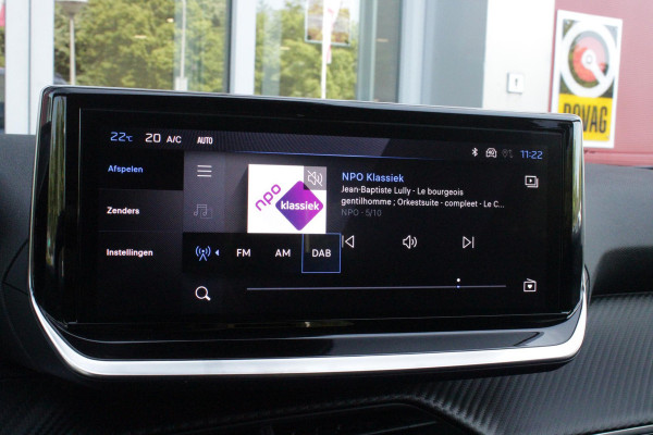 Peugeot 2008 1.2 Hybrid 145PK AUTOMAAT ALLURE | NAVIGATIE | KEYLESS ENTRY/START | DRAADLOZE TELEFOONLADER | DRAADLOZE APPLE CARPLAY/ANDROID AUTO | CAMERA VOOR + ACHTER | PARKEERSENSOREN VOOR + ACHTER | LICHTMETALEN VELGEN 17" | CLIMATE CONTROL | ADAPTIVE CRUISE CONTROL | DODEHOEK DETECTIE |