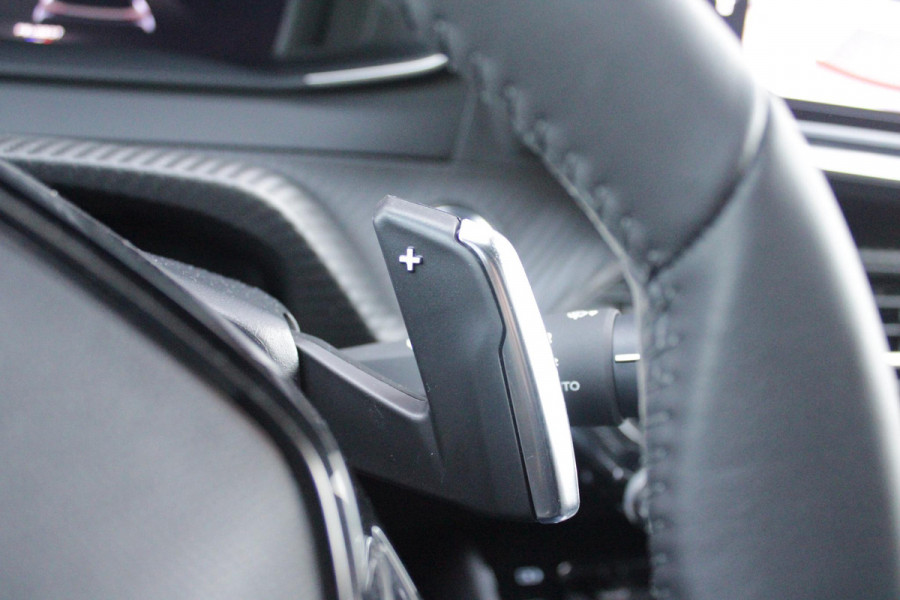 Peugeot 2008 1.2 Hybrid 145PK AUTOMAAT ALLURE | NAVIGATIE | KEYLESS ENTRY/START | DRAADLOZE TELEFOONLADER | DRAADLOZE APPLE CARPLAY/ANDROID AUTO | CAMERA VOOR + ACHTER | PARKEERSENSOREN VOOR + ACHTER | LICHTMETALEN VELGEN 17" | CLIMATE CONTROL | ADAPTIVE CRUISE CONTROL | DODEHOEK DETECTIE |
