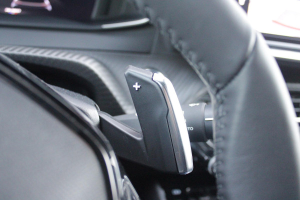 Peugeot 2008 1.2 Hybrid 145PK AUTOMAAT ALLURE | NAVIGATIE | KEYLESS ENTRY/START | DRAADLOZE TELEFOONLADER | DRAADLOZE APPLE CARPLAY/ANDROID AUTO | CAMERA VOOR + ACHTER | PARKEERSENSOREN VOOR + ACHTER | LICHTMETALEN VELGEN 17" | CLIMATE CONTROL | ADAPTIVE CRUISE CONTROL | DODEHOEK DETECTIE |