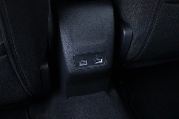 Peugeot 2008 1.2 Hybrid 145PK AUTOMAAT ALLURE | NAVIGATIE | KEYLESS ENTRY/START | DRAADLOZE TELEFOONLADER | DRAADLOZE APPLE CARPLAY/ANDROID AUTO | CAMERA VOOR + ACHTER | PARKEERSENSOREN VOOR + ACHTER | LICHTMETALEN VELGEN 17" | CLIMATE CONTROL | ADAPTIVE CRUISE CONTROL | DODEHOEK DETECTIE |
