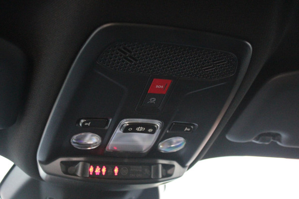 Peugeot 2008 1.2 Hybrid 145PK AUTOMAAT ALLURE | NAVIGATIE | KEYLESS ENTRY/START | DRAADLOZE TELEFOONLADER | DRAADLOZE APPLE CARPLAY/ANDROID AUTO | CAMERA VOOR + ACHTER | PARKEERSENSOREN VOOR + ACHTER | LICHTMETALEN VELGEN 17" | CLIMATE CONTROL | ADAPTIVE CRUISE CONTROL | DODEHOEK DETECTIE |
