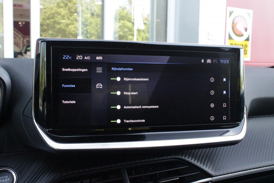 Peugeot 2008 1.2 Hybrid 145PK AUTOMAAT ALLURE | NAVIGATIE | KEYLESS ENTRY/START | DRAADLOZE TELEFOONLADER | DRAADLOZE APPLE CARPLAY/ANDROID AUTO | CAMERA VOOR + ACHTER | PARKEERSENSOREN VOOR + ACHTER | LICHTMETALEN VELGEN 17" | CLIMATE CONTROL | ADAPTIVE CRUISE CONTROL | DODEHOEK DETECTIE |