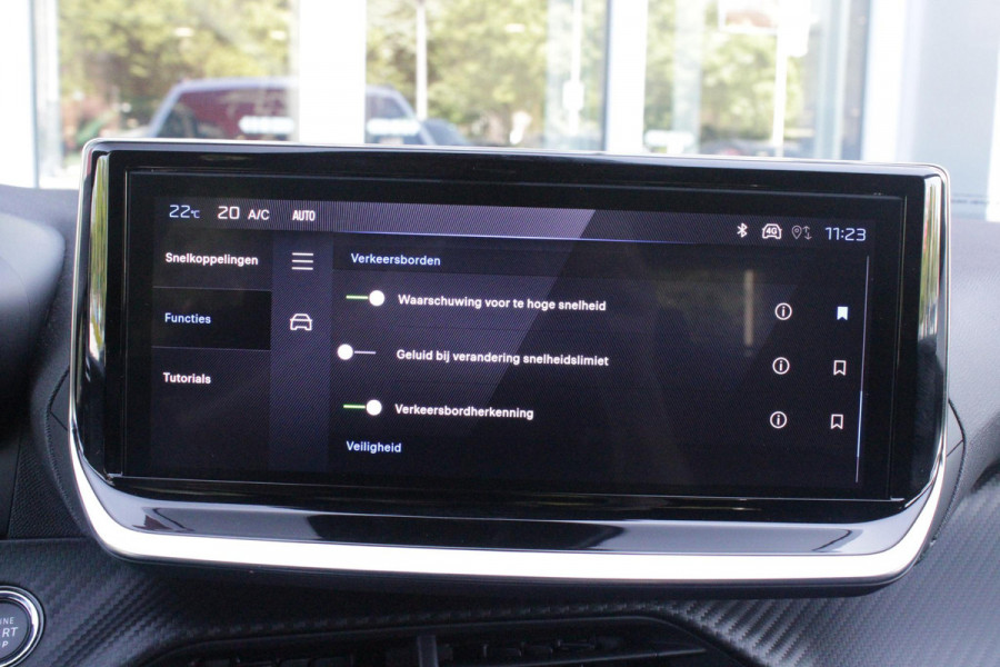Peugeot 2008 1.2 Hybrid 145PK AUTOMAAT ALLURE | NAVIGATIE | KEYLESS ENTRY/START | DRAADLOZE TELEFOONLADER | DRAADLOZE APPLE CARPLAY/ANDROID AUTO | CAMERA VOOR + ACHTER | PARKEERSENSOREN VOOR + ACHTER | LICHTMETALEN VELGEN 17" | CLIMATE CONTROL | ADAPTIVE CRUISE CONTROL | DODEHOEK DETECTIE |