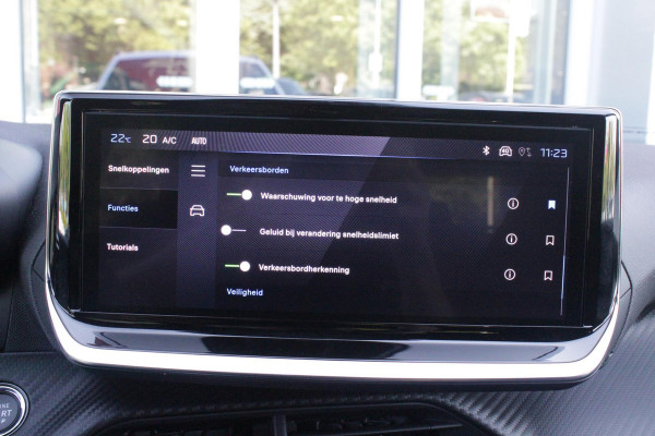 Peugeot 2008 1.2 Hybrid 145PK AUTOMAAT ALLURE | NAVIGATIE | KEYLESS ENTRY/START | DRAADLOZE TELEFOONLADER | DRAADLOZE APPLE CARPLAY/ANDROID AUTO | CAMERA VOOR + ACHTER | PARKEERSENSOREN VOOR + ACHTER | LICHTMETALEN VELGEN 17" | CLIMATE CONTROL | ADAPTIVE CRUISE CONTROL | DODEHOEK DETECTIE |