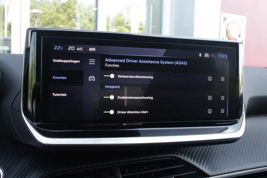 Peugeot 2008 1.2 Hybrid 145PK AUTOMAAT ALLURE | NAVIGATIE | KEYLESS ENTRY/START | DRAADLOZE TELEFOONLADER | DRAADLOZE APPLE CARPLAY/ANDROID AUTO | CAMERA VOOR + ACHTER | PARKEERSENSOREN VOOR + ACHTER | LICHTMETALEN VELGEN 17" | CLIMATE CONTROL | ADAPTIVE CRUISE CONTROL | DODEHOEK DETECTIE |