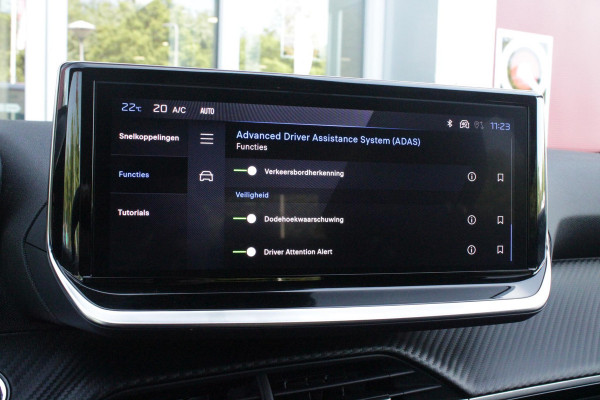 Peugeot 2008 1.2 Hybrid 145PK AUTOMAAT ALLURE | NAVIGATIE | KEYLESS ENTRY/START | DRAADLOZE TELEFOONLADER | DRAADLOZE APPLE CARPLAY/ANDROID AUTO | CAMERA VOOR + ACHTER | PARKEERSENSOREN VOOR + ACHTER | LICHTMETALEN VELGEN 17" | CLIMATE CONTROL | ADAPTIVE CRUISE CONTROL | DODEHOEK DETECTIE |