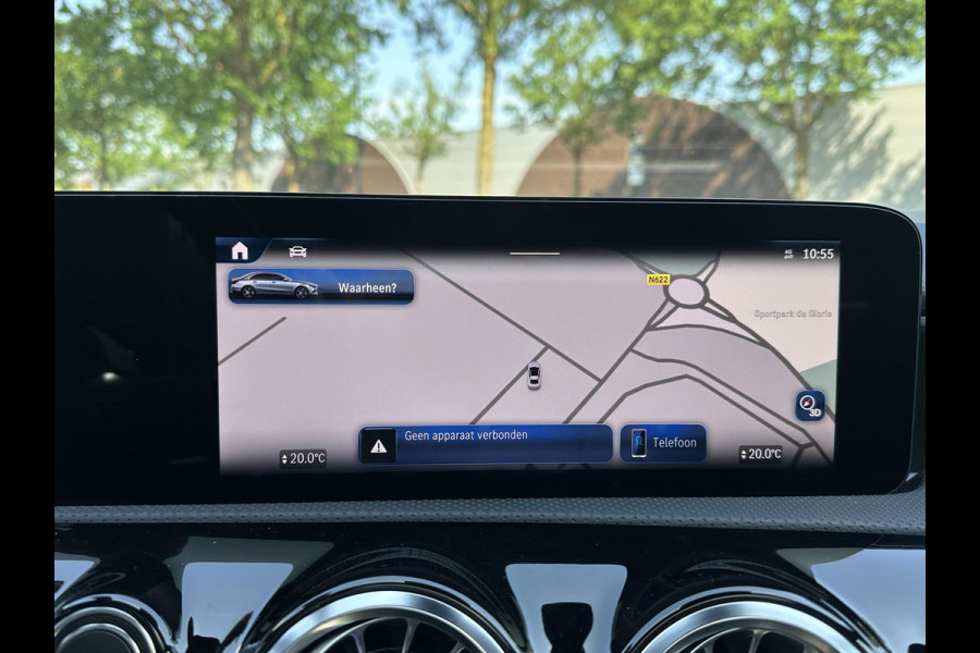 Mercedes-Benz A-Klasse 200 AMG Line PANORAMADAK | WIDESCREEN | AMBIENT LIGHT SFEERVERLICHTING | ELEKTRISCHE TREKHAAK | KEYLESS ENTRY | 360 GRADEN CAMERA | ELEKTRISCHE STOELEN MET GEHEUGEN | STOEL- + STUURVERWARMING | MEGA COMPLEET | RIJKLAAR MET 12 MND BOVAG GARANTIE |