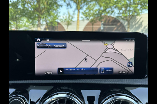 Mercedes-Benz A-Klasse 200 AMG Line PANORAMADAK | WIDESCREEN | AMBIENT LIGHT SFEERVERLICHTING | ELEKTRISCHE TREKHAAK | KEYLESS ENTRY | 360 GRADEN CAMERA | ELEKTRISCHE STOELEN MET GEHEUGEN | STOEL- + STUURVERWARMING | MEGA COMPLEET | RIJKLAAR MET 12 MND BOVAG GARANTIE |