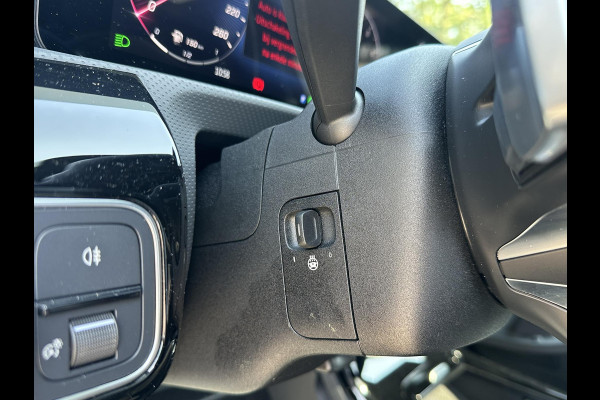 Mercedes-Benz A-Klasse 200 AMG Line PANORAMADAK | WIDESCREEN | AMBIENT LIGHT SFEERVERLICHTING | ELEKTRISCHE TREKHAAK | KEYLESS ENTRY | 360 GRADEN CAMERA | ELEKTRISCHE STOELEN MET GEHEUGEN | STOEL- + STUURVERWARMING | MEGA COMPLEET | RIJKLAAR MET 12 MND BOVAG GARANTIE |