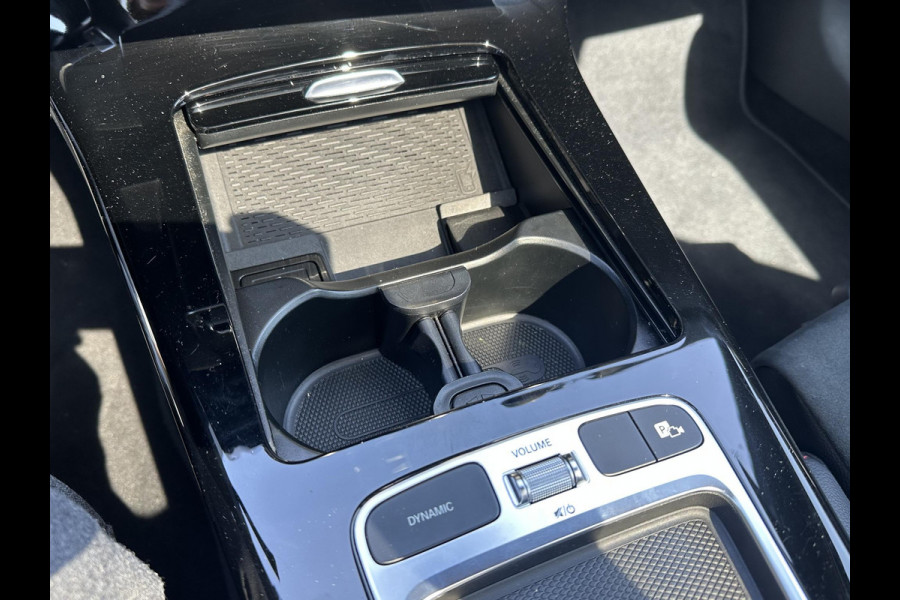 Mercedes-Benz A-Klasse 200 AMG Line PANORAMADAK | WIDESCREEN | AMBIENT LIGHT SFEERVERLICHTING | ELEKTRISCHE TREKHAAK | KEYLESS ENTRY | 360 GRADEN CAMERA | ELEKTRISCHE STOELEN MET GEHEUGEN | STOEL- + STUURVERWARMING | MEGA COMPLEET | RIJKLAAR MET 12 MND BOVAG GARANTIE |