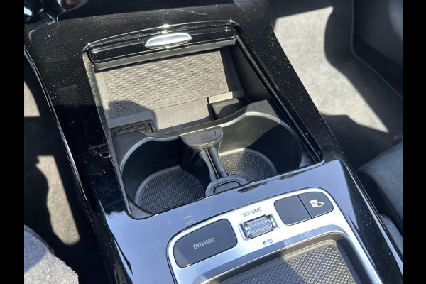Mercedes-Benz A-Klasse 200 AMG Line PANORAMADAK | WIDESCREEN | AMBIENT LIGHT SFEERVERLICHTING | ELEKTRISCHE TREKHAAK | KEYLESS ENTRY | 360 GRADEN CAMERA | ELEKTRISCHE STOELEN MET GEHEUGEN | STOEL- + STUURVERWARMING | MEGA COMPLEET | RIJKLAAR MET 12 MND BOVAG GARANTIE |