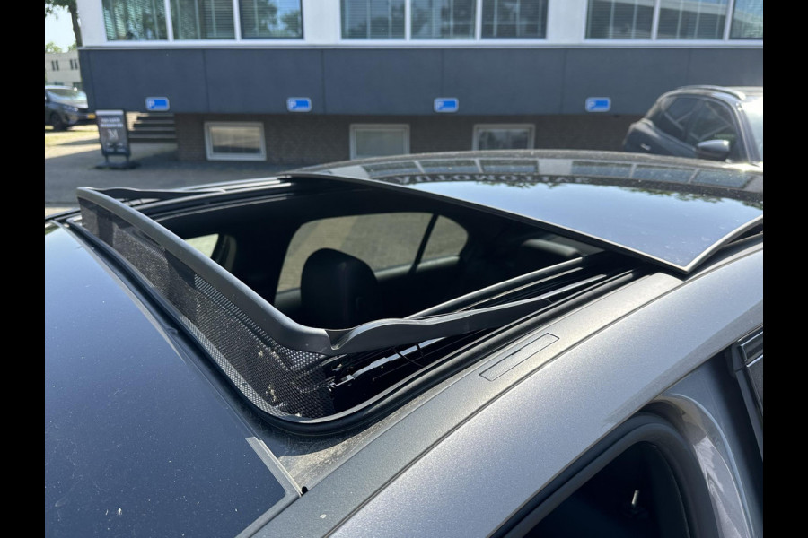 Mercedes-Benz A-Klasse 200 AMG Line PANORAMADAK | WIDESCREEN | AMBIENT LIGHT SFEERVERLICHTING | ELEKTRISCHE TREKHAAK | KEYLESS ENTRY | 360 GRADEN CAMERA | ELEKTRISCHE STOELEN MET GEHEUGEN | STOEL- + STUURVERWARMING | MEGA COMPLEET | RIJKLAAR MET 12 MND BOVAG GARANTIE |
