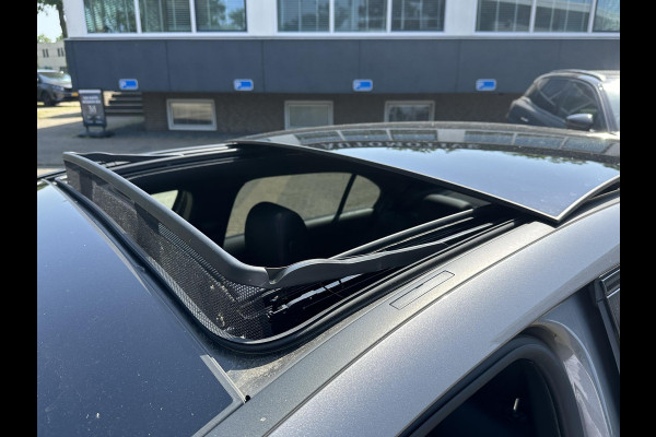 Mercedes-Benz A-Klasse 200 AMG Line PANORAMADAK | WIDESCREEN | AMBIENT LIGHT SFEERVERLICHTING | ELEKTRISCHE TREKHAAK | KEYLESS ENTRY | 360 GRADEN CAMERA | ELEKTRISCHE STOELEN MET GEHEUGEN | STOEL- + STUURVERWARMING | MEGA COMPLEET | RIJKLAAR MET 12 MND BOVAG GARANTIE |