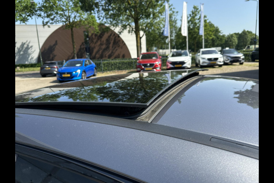 Mercedes-Benz A-Klasse 200 AMG Line PANORAMADAK | WIDESCREEN | AMBIENT LIGHT SFEERVERLICHTING | ELEKTRISCHE TREKHAAK | KEYLESS ENTRY | 360 GRADEN CAMERA | ELEKTRISCHE STOELEN MET GEHEUGEN | STOEL- + STUURVERWARMING | MEGA COMPLEET | RIJKLAAR MET 12 MND BOVAG GARANTIE |