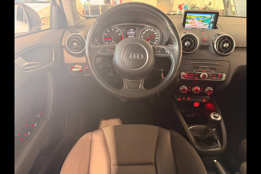 Audi A1 SPORTBACK 1.0 TFSI Ambition Navigatie Cruisecontr Stoelverw PDC DealerOnderh Leder-Stof