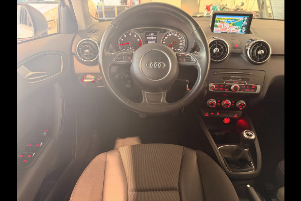 Audi A1 SPORTBACK 1.0 TFSI Ambition Navigatie Cruisecontr Stoelverw PDC DealerOnderh Leder-Stof