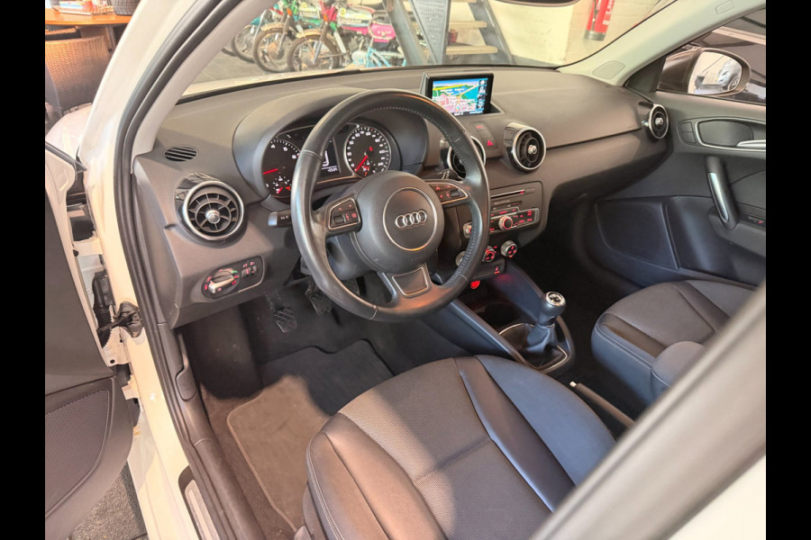 Audi A1 SPORTBACK 1.0 TFSI Ambition Navigatie Cruisecontr Stoelverw PDC DealerOnderh Leder-Stof