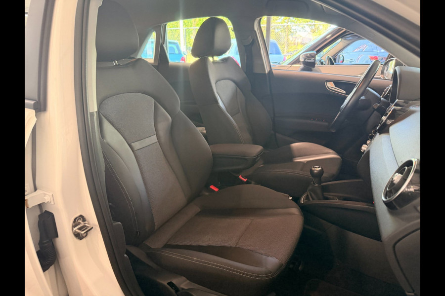 Audi A1 SPORTBACK 1.0 TFSI Ambition Navigatie Cruisecontr Stoelverw PDC DealerOnderh Leder-Stof