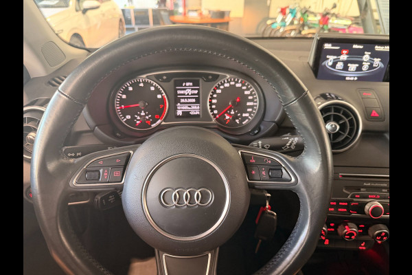 Audi A1 SPORTBACK 1.0 TFSI Ambition Navigatie Cruisecontr Stoelverw PDC DealerOnderh Leder-Stof